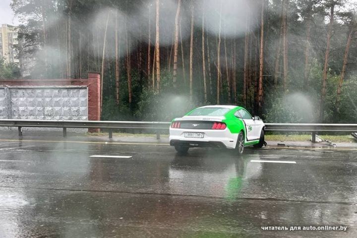 В Минске в аварию попал каршеринговый Ford Mustang