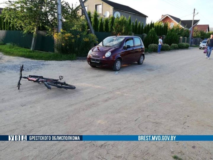 В Кобрине водитель автомобиля сбила школьника на велосипеде