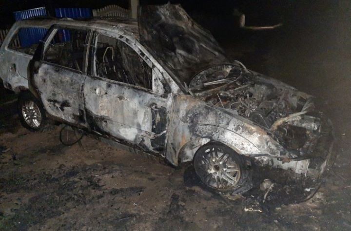 В Брестской области сгорел автомобиль Ford Focus