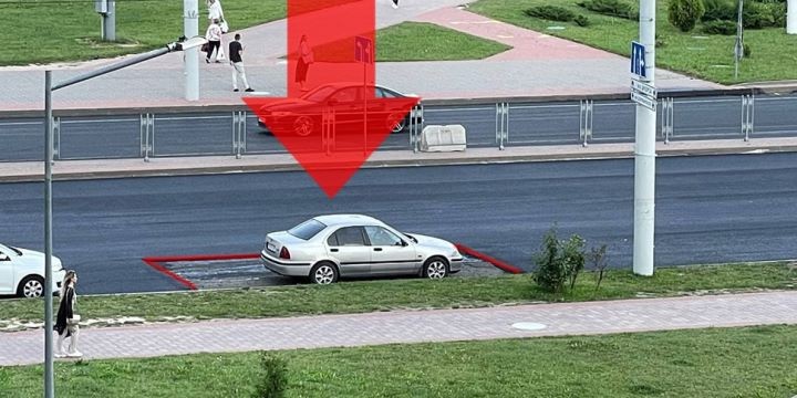 Пазл не сложился: припаркованная машина помешала нормально поменять асфальт