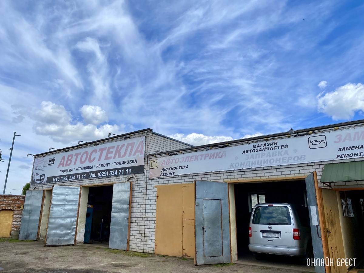 О причинах образования коррозии на лобовом стекле автомобиля рассказал директор сервиса по замене автостекол «Протон» в Бресте