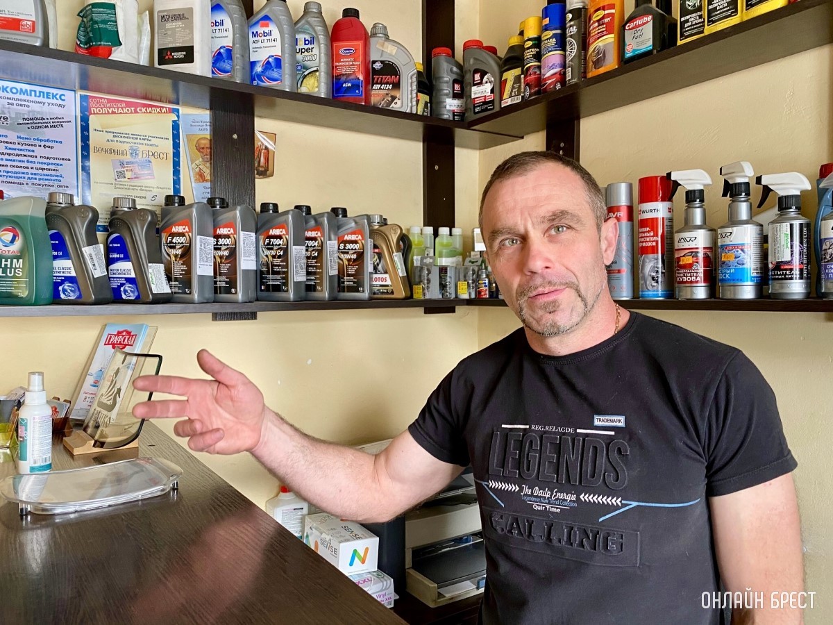 О причинах образования коррозии на лобовом стекле автомобиля рассказал директор сервиса по замене автостекол «Протон» в Бресте