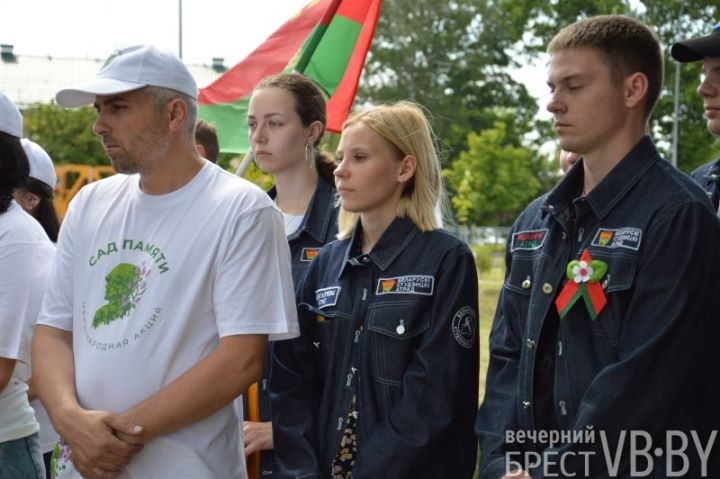 Сад Памяти высадили в Бресте