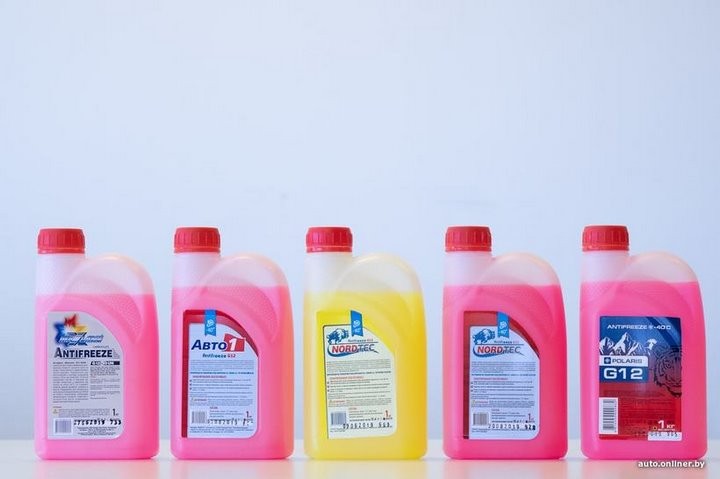 Покупатель заметил странности в летней омывайке. Это нормально?