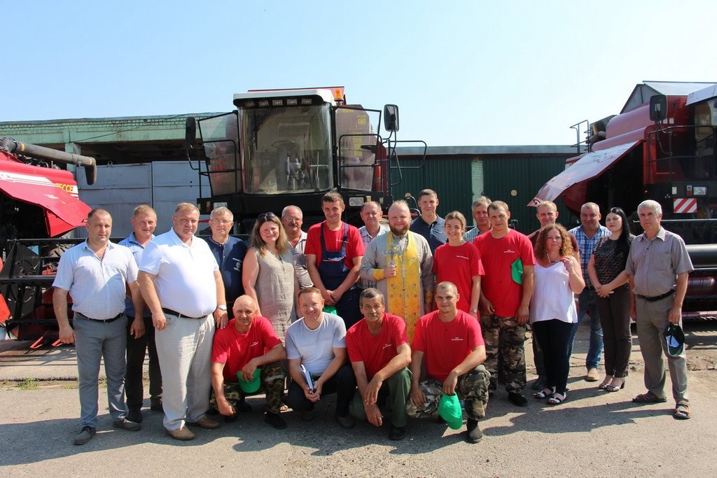 По сложившейся традиции с молитвой ко Господу начинаются уборочные работы в ОАО «Остромечево» Брестского района