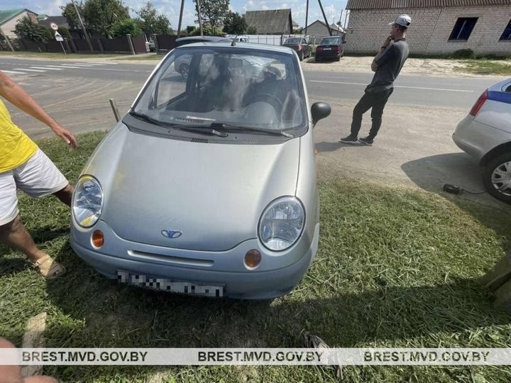 В Березе велосипедиста поворачивала налево - и попала под автомобиль