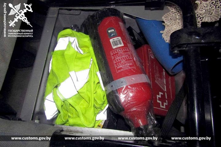 Россиянин пытался провезти без декларации через границу 5 смартфонов. Случай на границе в Бресте