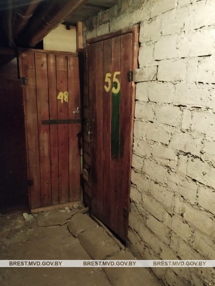 Житель Бреста украл из соседского подвала cпрятанную валюту