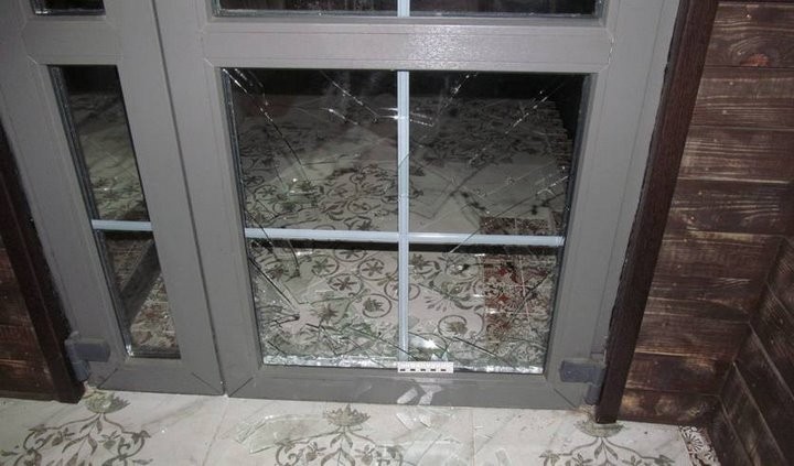 В Барановичах пьяный мужчина разгромил кафе. Смотрите видео