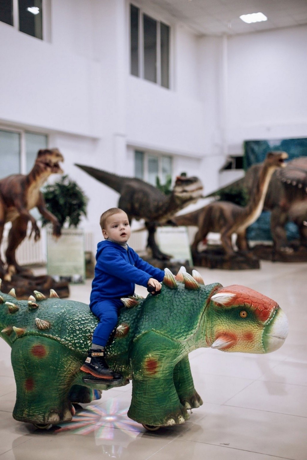 НАШЕСТВИЕ ДИНОЗАВРОВ уже в Бресте! Большой парк «Динолэнд» приглашает детей и их родителей за отличным настроением