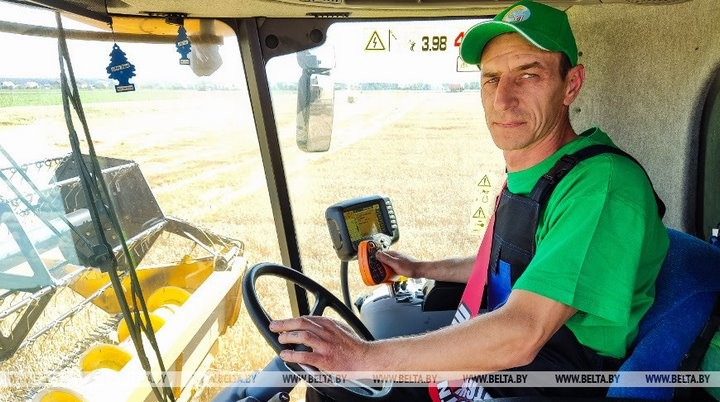 Первого тысячника определили на жатве в Брестской области