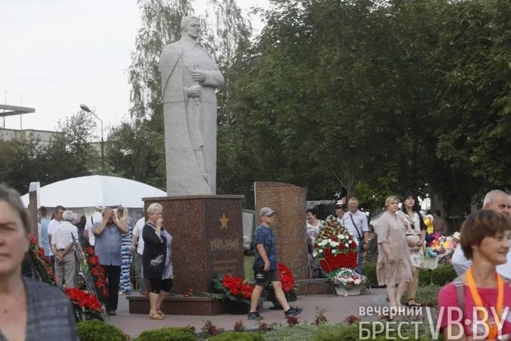 Агрогородок Вистычи вчера стал центром притяжения жителей Брестского района