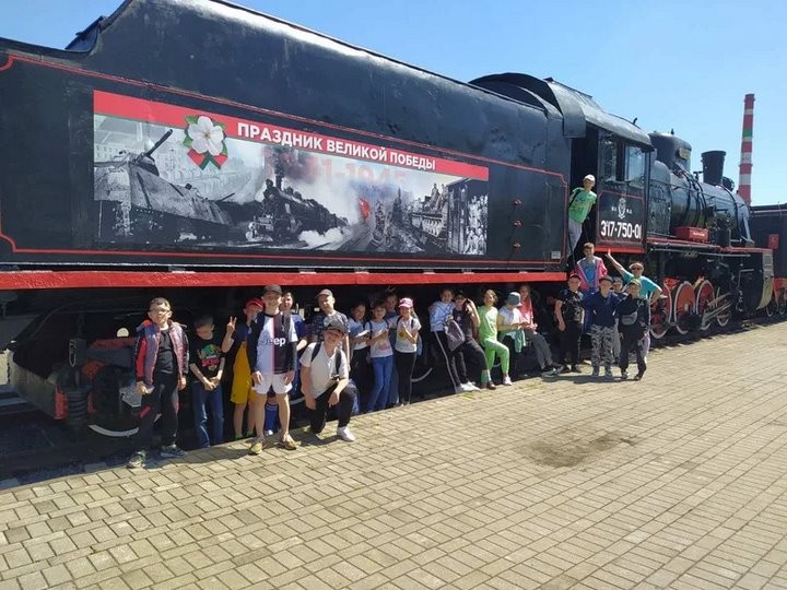 От кибершколы до палаточного лагеря. Узнавали, чем занимают детей в школьных летних лагерях Бреста