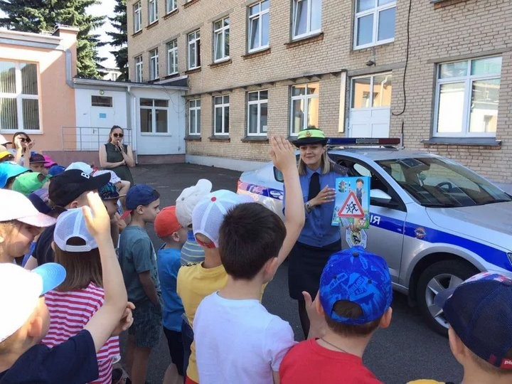 От кибершколы до палаточного лагеря. Узнавали, чем занимают детей в школьных летних лагерях Бреста