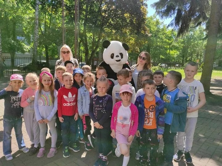 От кибершколы до палаточного лагеря. Узнавали, чем занимают детей в школьных летних лагерях Бреста