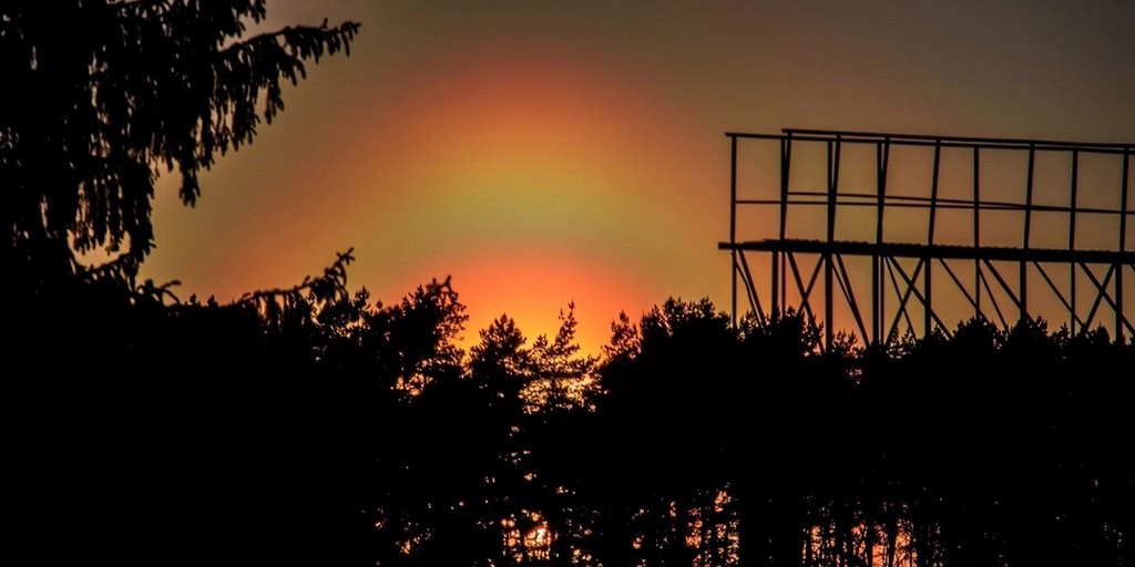 Белорус сфотографировал удивительно красивое явление. Как думаете, что это?