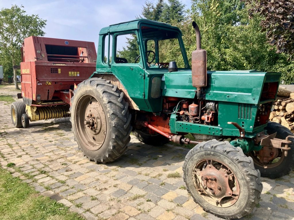 В Германии нашли угнанный трактор «Беларус» – воры перекрасили его