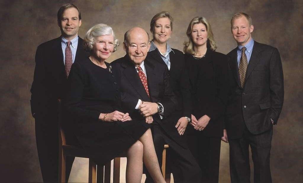 Династии миллиардеров: какие семьи богаты веками и поколениями?