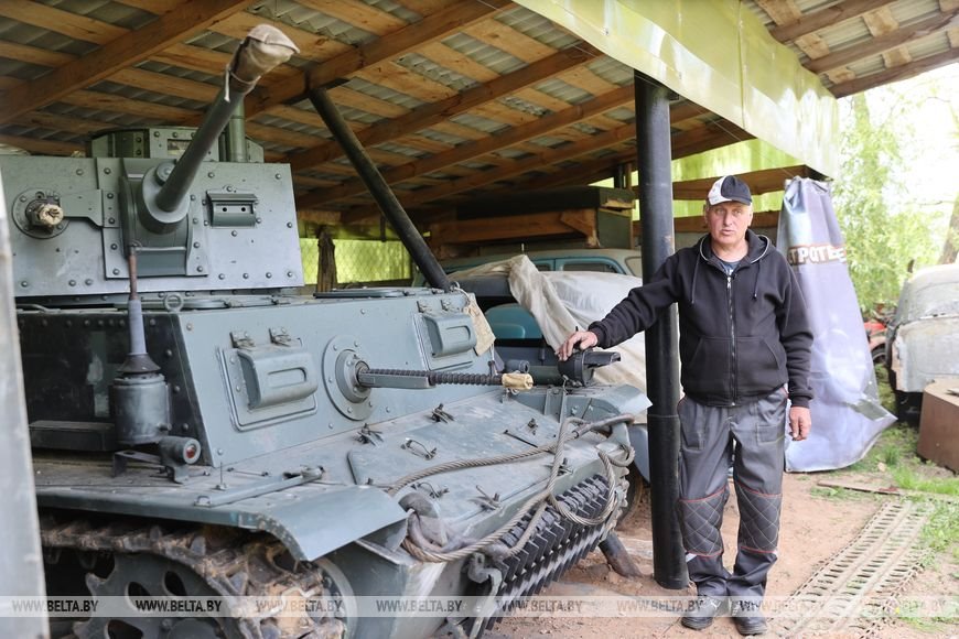 «Мерседес», «воронок», машина-амфибия. Белорус 40 лет реставрирует ретротехнику