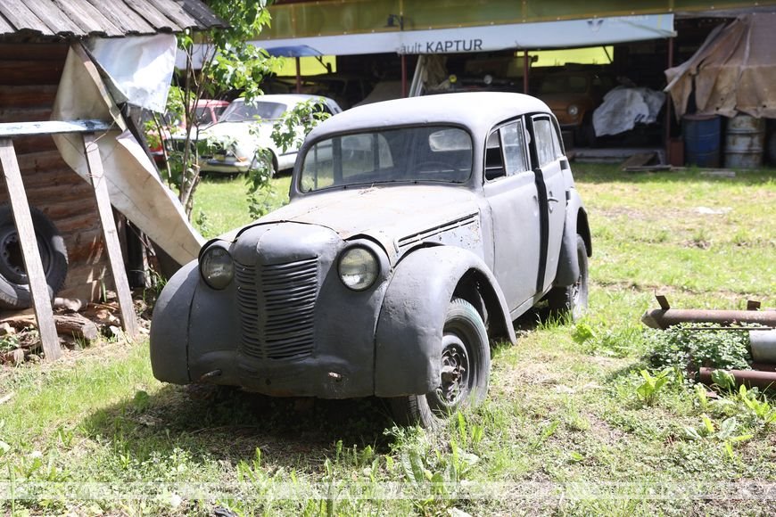 «Мерседес», «воронок», машина-амфибия. Белорус 40 лет реставрирует ретротехнику