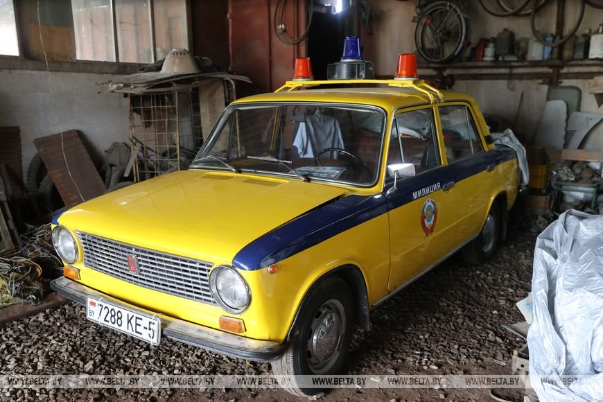 «Мерседес», «воронок», машина-амфибия. Белорус 40 лет реставрирует ретротехнику