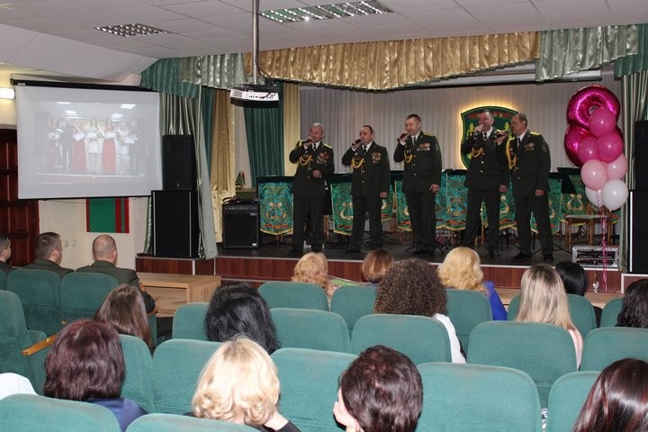 Пинские пограничники поздравили женщин с 8 Марта