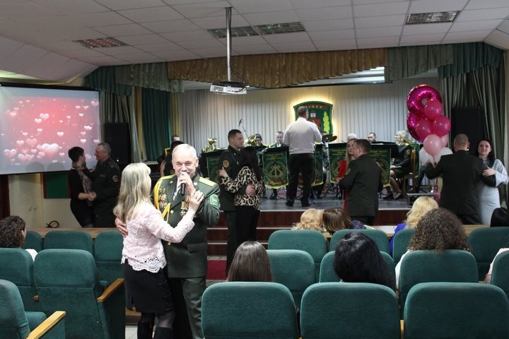 Пинские пограничники поздравили женщин с 8 Марта