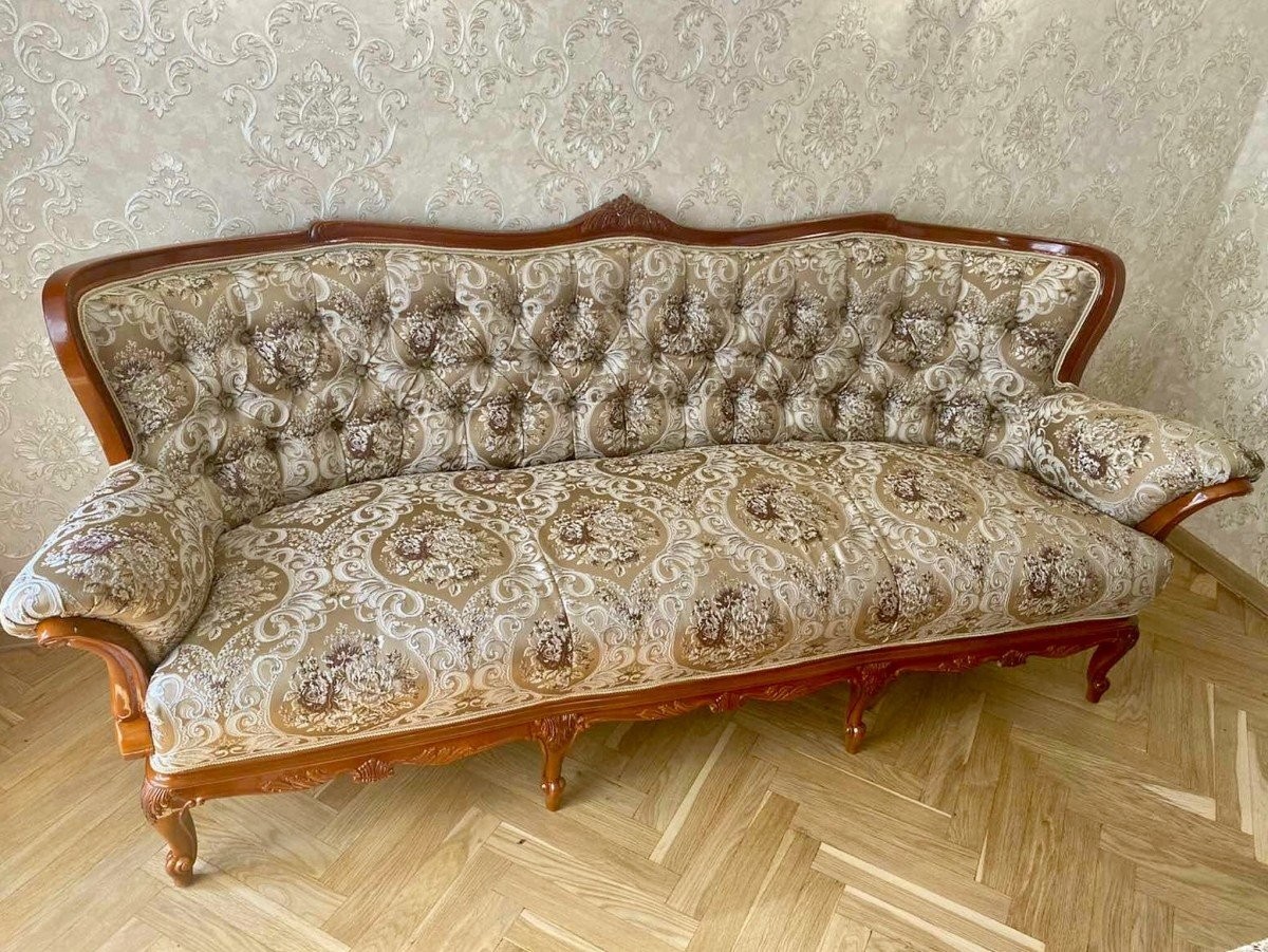 Из уставшего, изношенного дивана в шикарный и стильный предмет интерьера. Мастерская по перетяжке и ремонту мебели исполняет желания своих клиентов