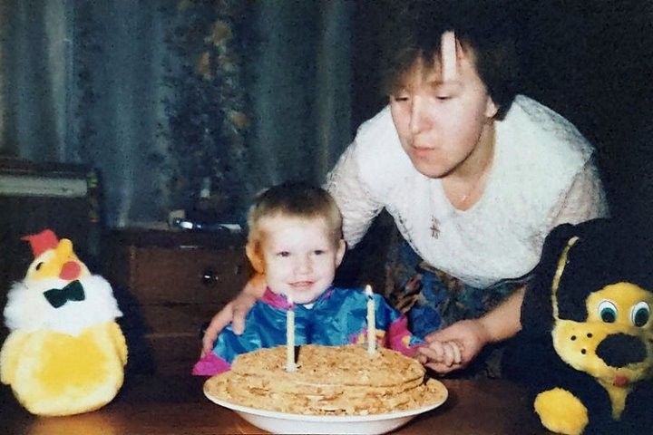 «25 января меня оставили на крыльце роддома». Парень из Брестской области хочет найти кого-нибудь из родных