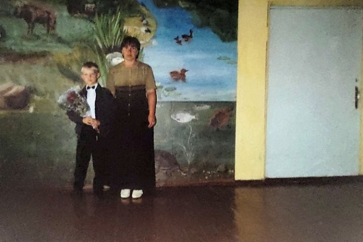 «25 января меня оставили на крыльце роддома». Парень из Брестской области хочет найти кого-нибудь из родных