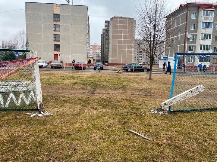 Легковушка выехала в детский садик, пробив два забора и кирпичную стену. Как это случилось?