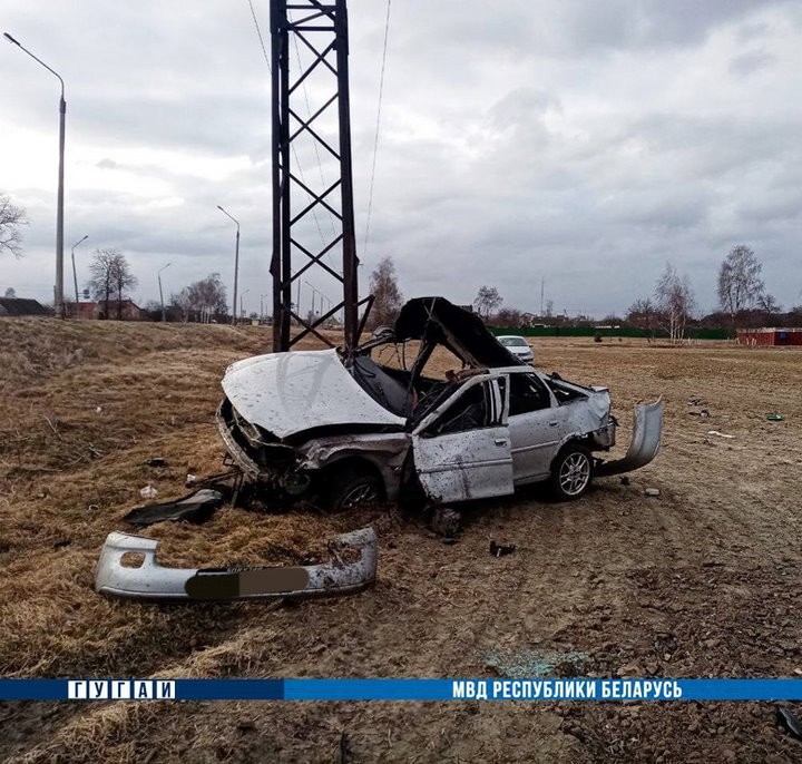 Под Гомелем пьяный бесправник врезался в опору ЛЭП — три человека в реанимации