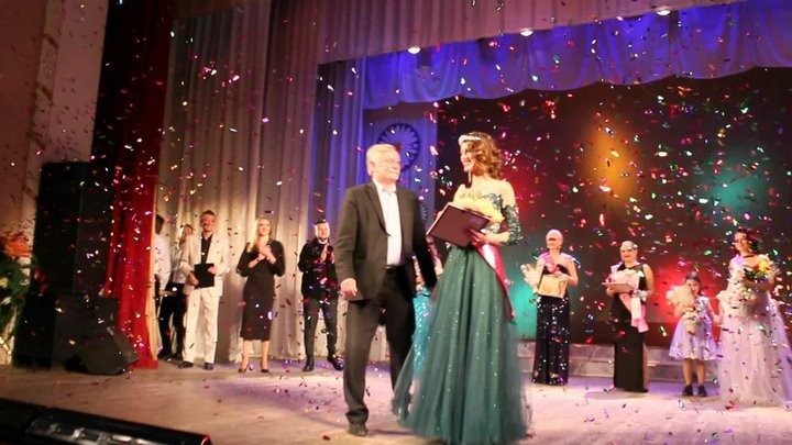 Золушка из Барановичей: как неслышащая горожанка стала королевой красоты