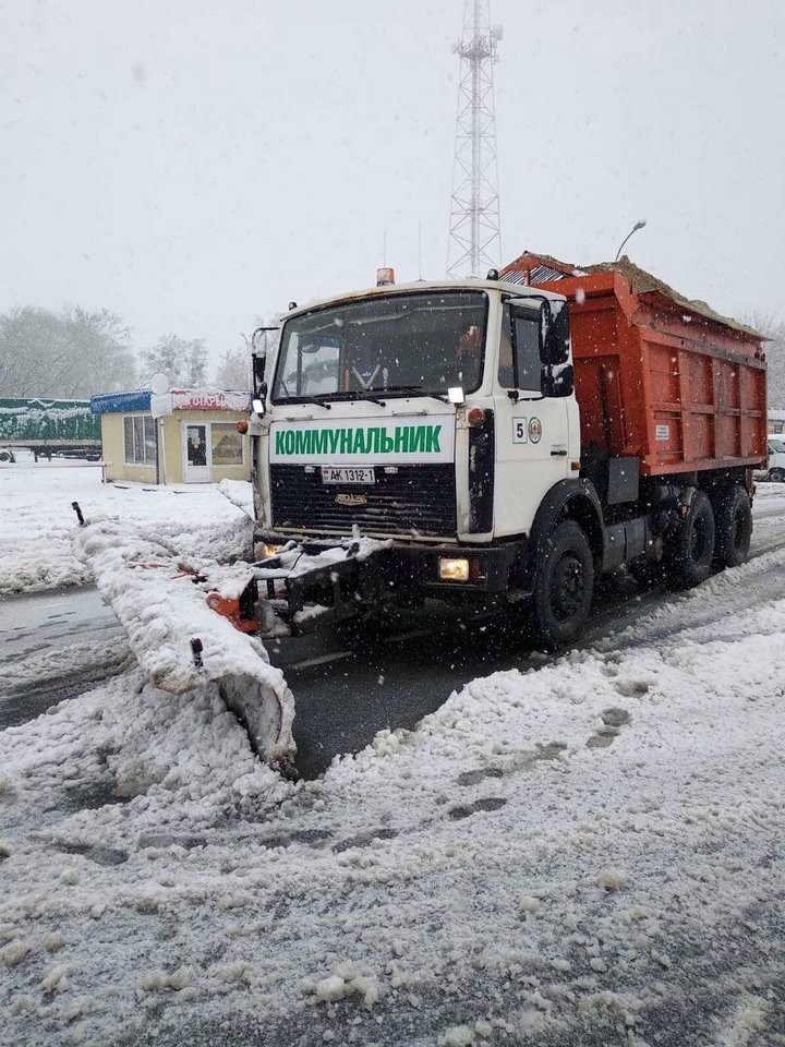 В Бресте снегоуборочная техника работает в круглосуточном режиме