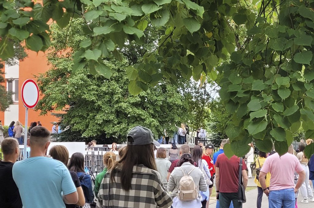 В Солигорске выстроилась огромная очередь на сдачу крови — спасают парня с лейкемией