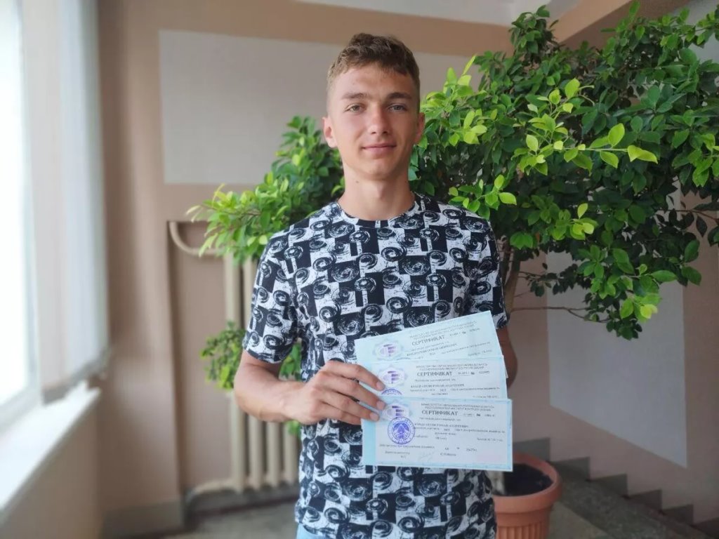 Абитуриенты рассказали, с какими баллами поступают в вузы