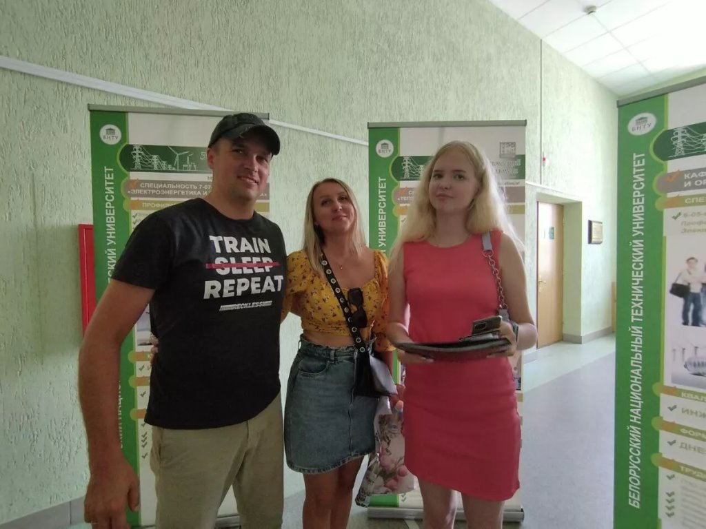 Абитуриенты рассказали, с какими баллами поступают в вузы