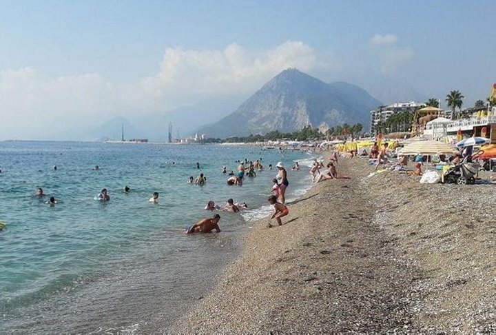 «Сумки плавились прямо на пляже» Белорусы рассказали, как спасаются от адской жары в Турции