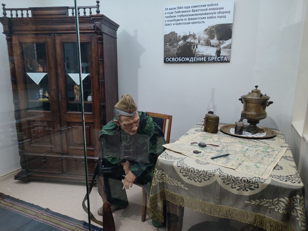 В Бресте открылась выставка «У самовара»