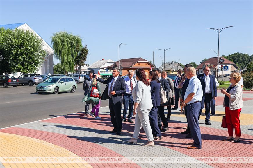 Обновленный фонтан, ремонт жилья и дорог: в Ганцевичах завершают подготовку к областным «Дажынкам»