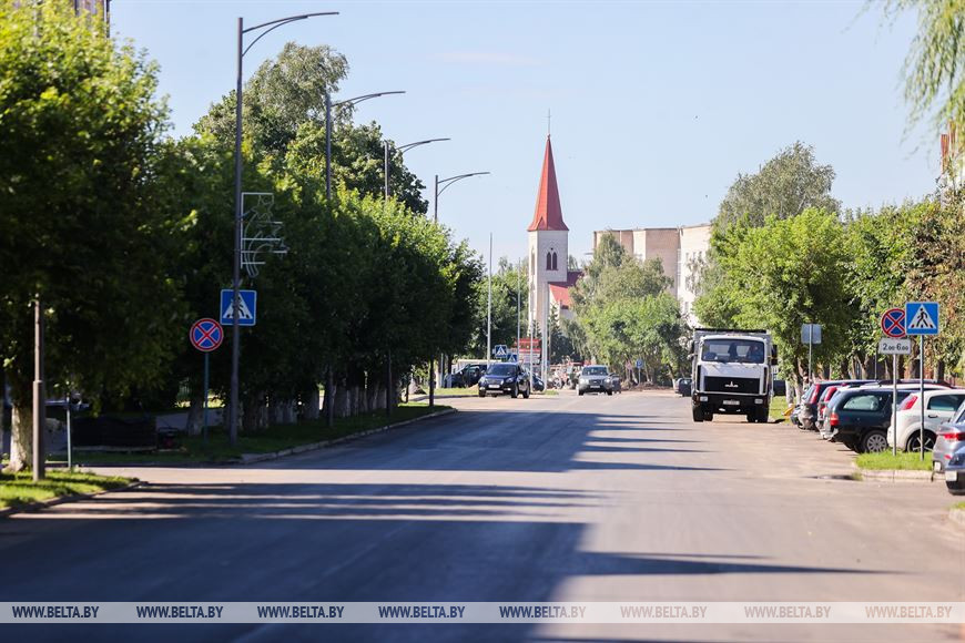 Обновленный фонтан, ремонт жилья и дорог: в Ганцевичах завершают подготовку к областным «Дажынкам»