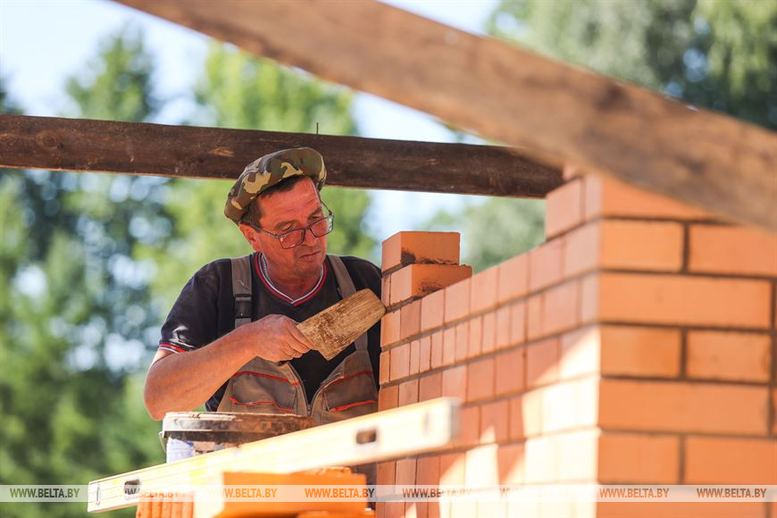 Обновленный фонтан, ремонт жилья и дорог: в Ганцевичах завершают подготовку к областным «Дажынкам»