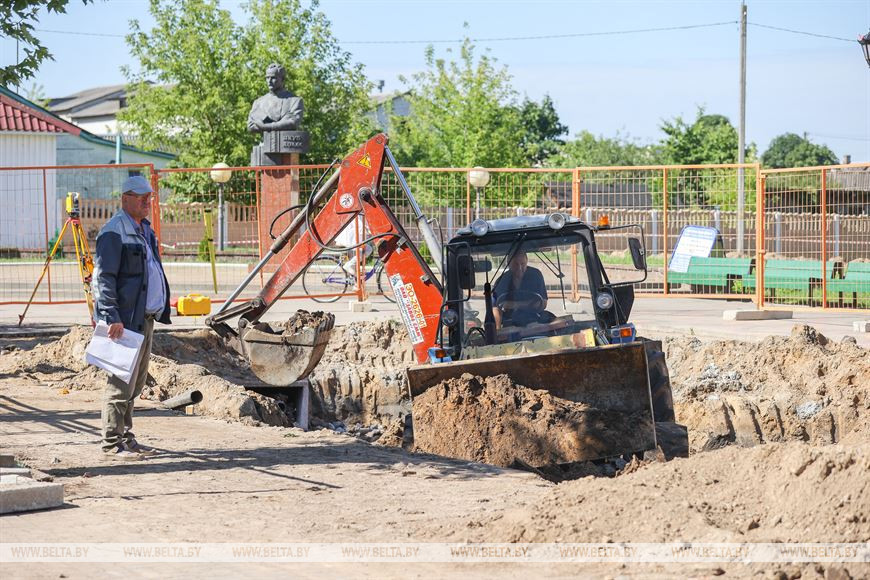 Обновленный фонтан, ремонт жилья и дорог: в Ганцевичах завершают подготовку к областным «Дажынкам»