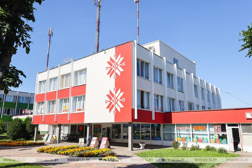 Обновленный фонтан, ремонт жилья и дорог: в Ганцевичах завершают подготовку к областным «Дажынкам»