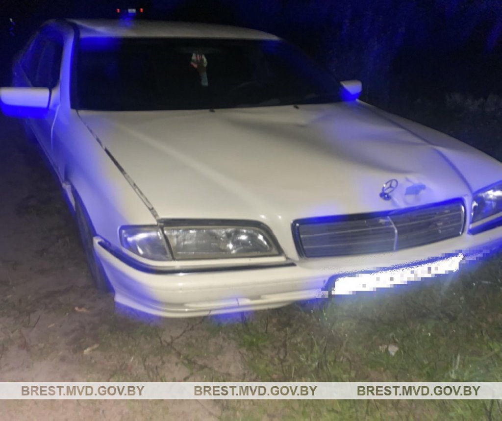 В Пинском районе 16-летняя девушка попала под колеса авто