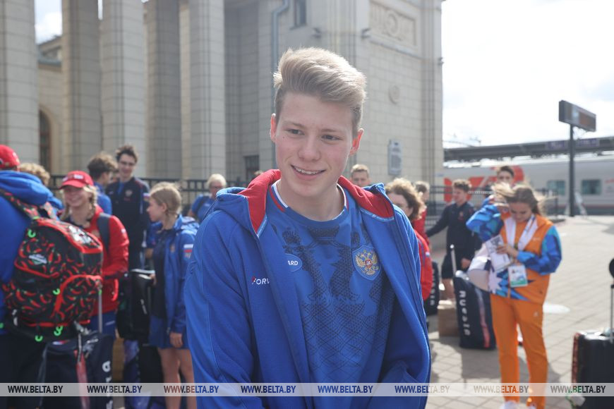 «Приятно до слез». Сборную России по плаванию душевно встретили в Бресте