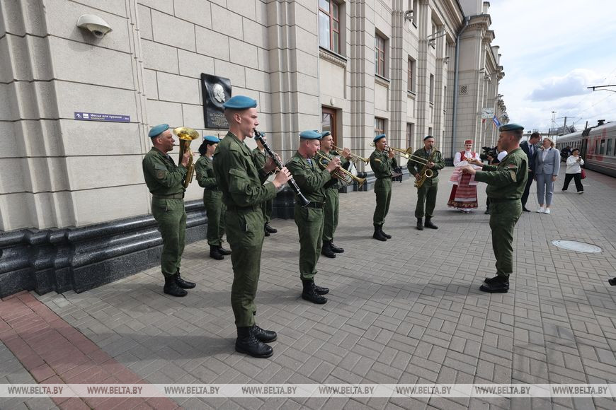 «Приятно до слез». Сборную России по плаванию душевно встретили в Бресте