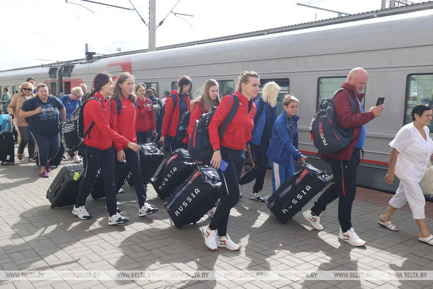 «Приятно до слез». Сборную России по плаванию душевно встретили в Бресте