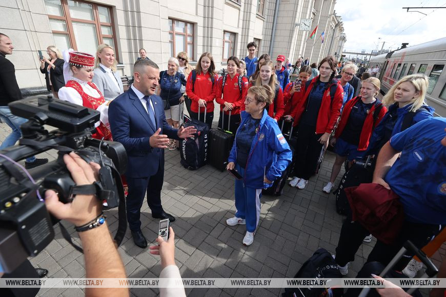 «Приятно до слез». Сборную России по плаванию душевно встретили в Бресте