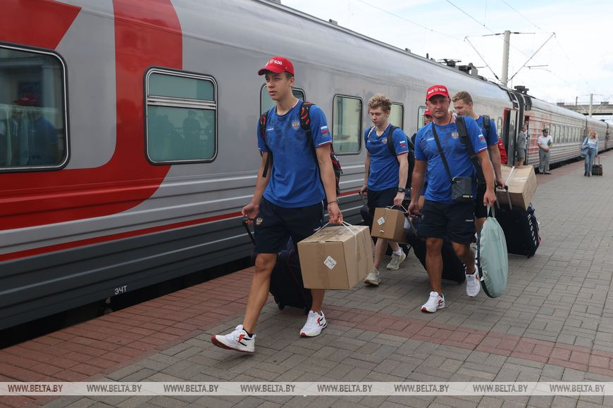 «Приятно до слез». Сборную России по плаванию душевно встретили в Бресте